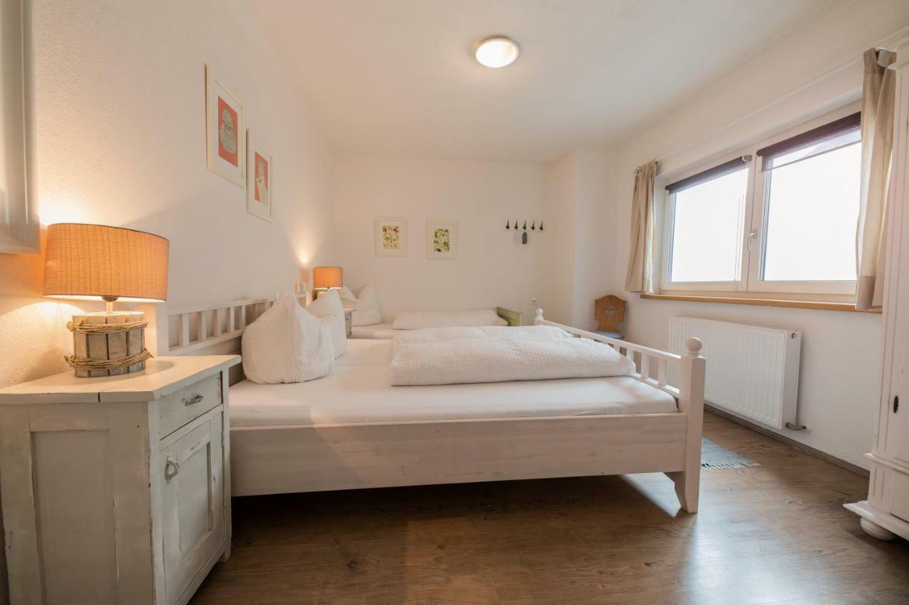 ניוסטיפט אים סטובאיטל Ferienwohnung Am Platzl מראה חיצוני תמונה